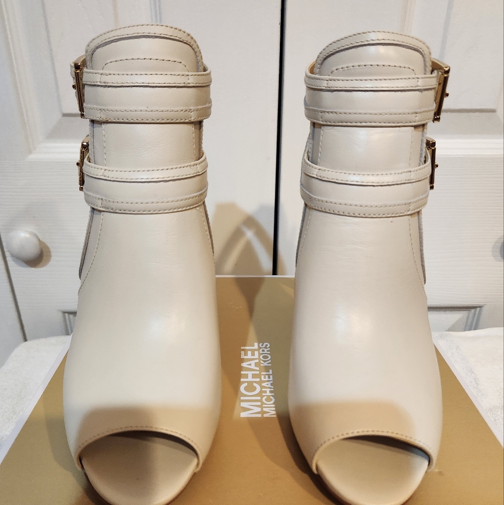Michael Kors Cream Elegant Heels